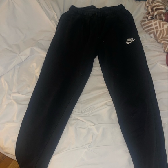 Black Nike joggers - Picture 3 of 4